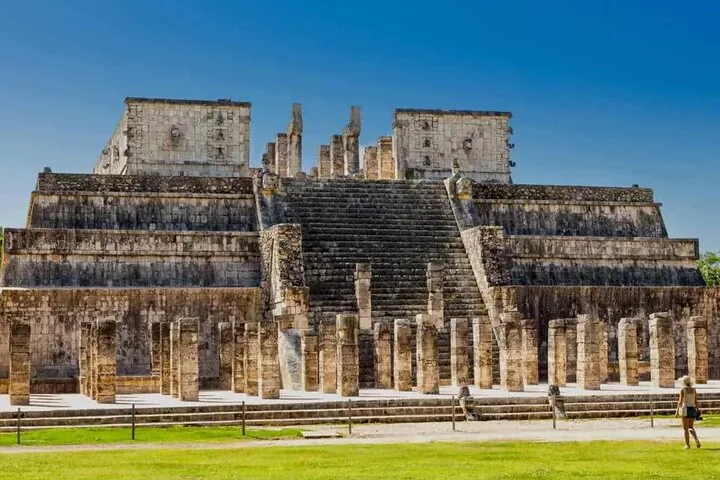 The Temple of the Warriors with its many columns at Chichén Itzá.